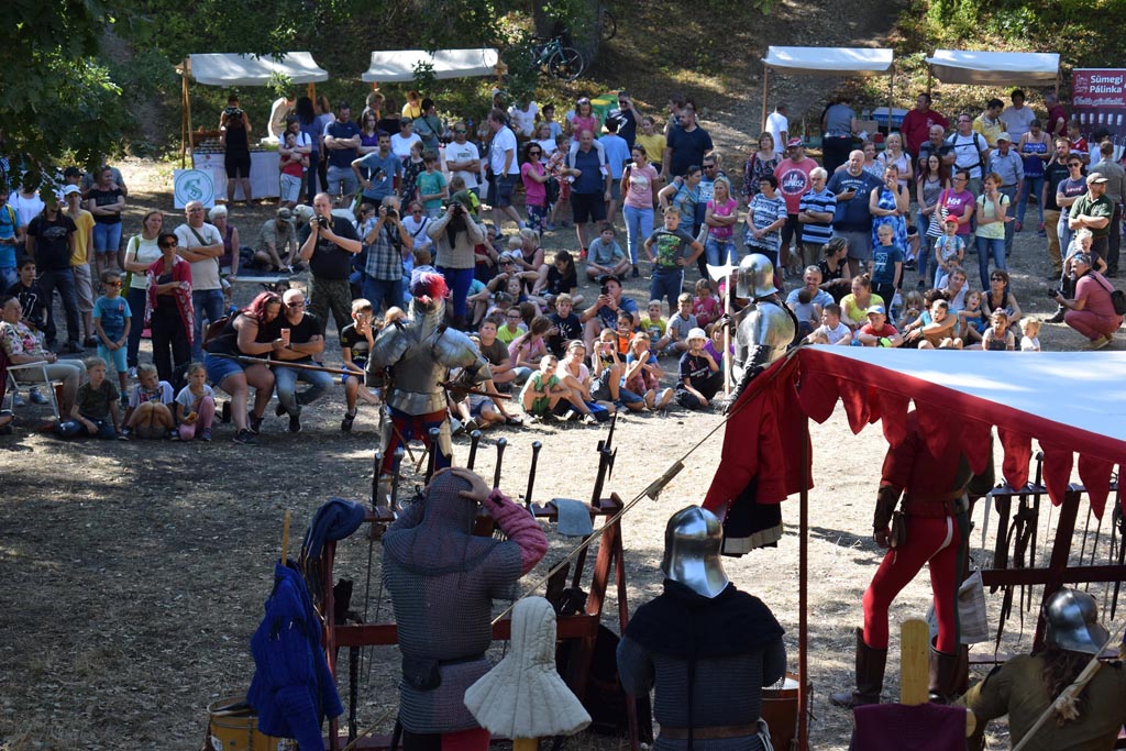 KOZEPKORI FORGATAG FO KEP